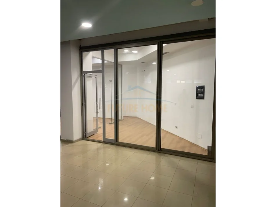 Tirane, jepet me qera ambjent biznesi Kati 1, 80 m² 1.100 € (Qender,prane Galeris)