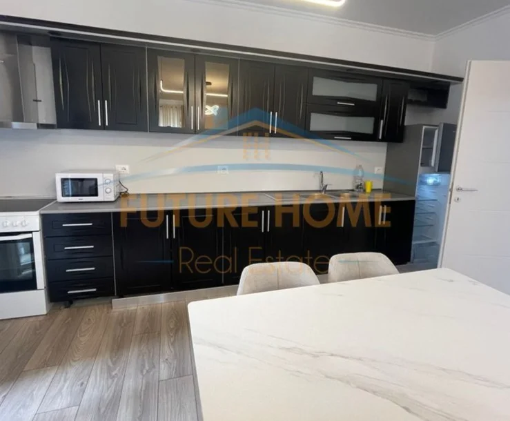 Tirane, jepet me qera apartament 2+1 Kati 1, 100 m² 800 € (kodra e diellit)