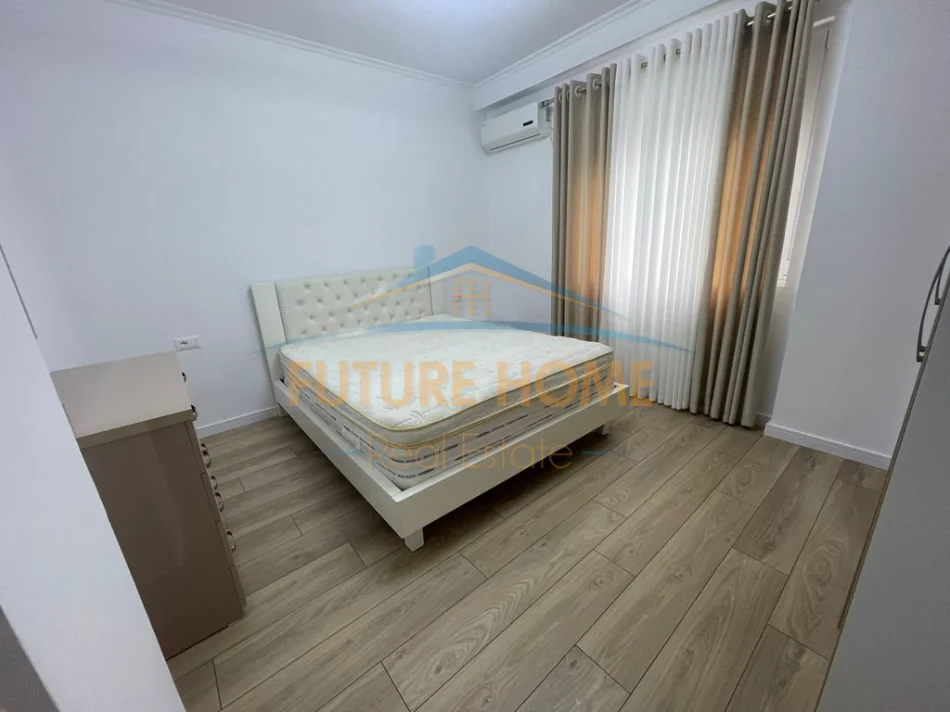Tirane, jepet me qera apartament 2+1+Ballkon Kati 2, 90 m² 800 € 