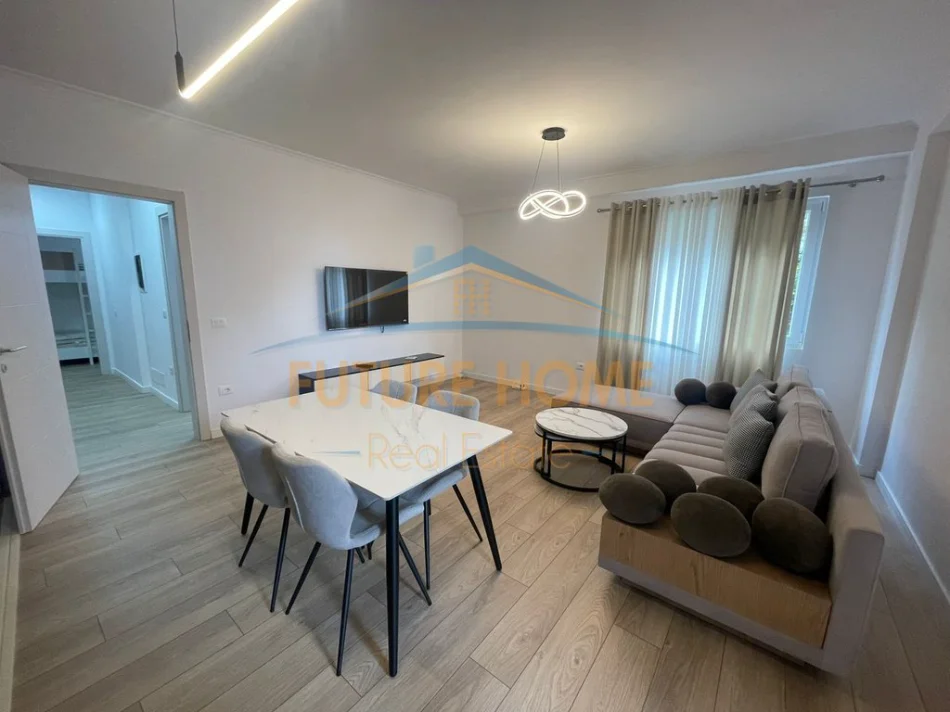 Tirane, jepet me qera apartament 2+1+Ballkon Kati 2, 90 m² 800 € 