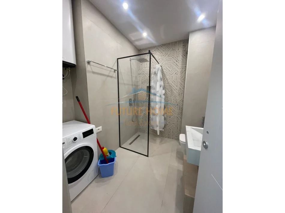 Tirane, jepet me qera apartament 2+1+Ballkon Kati 2, 90 m² 800 € 