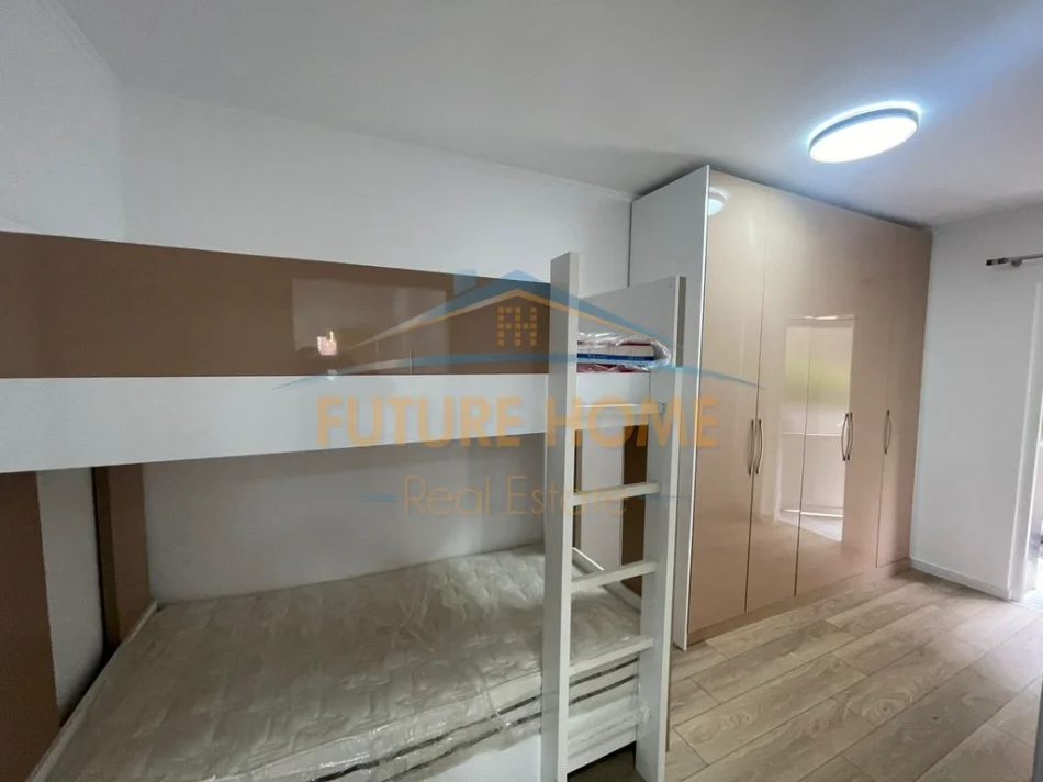 Tirane, jepet me qera apartament 2+1+Ballkon Kati 2, 90 m² 800 € 