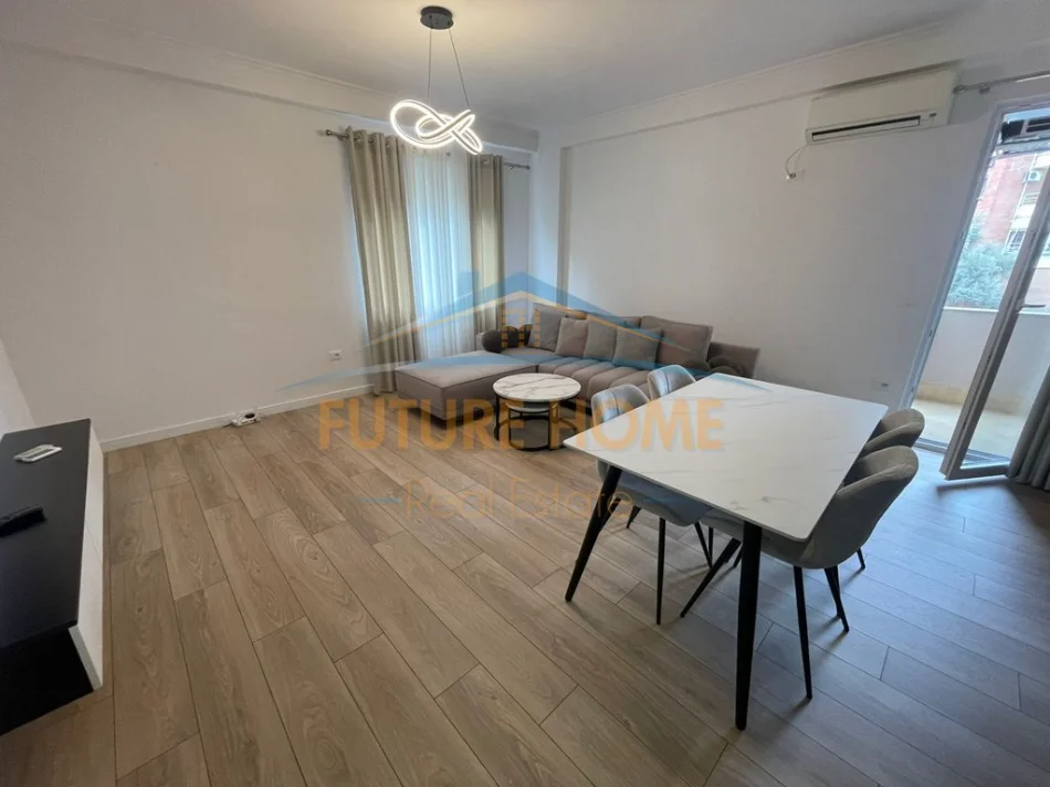 Tirane, jepet me qera apartament 2+1+Ballkon Kati 2, 90 m² 800 € 