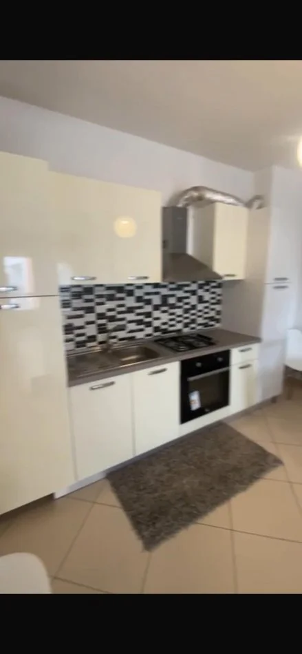 Tirane, jepet me qera apartament 2+1+Ballkon Kati 3, 84 m² 450 € (don bosko)