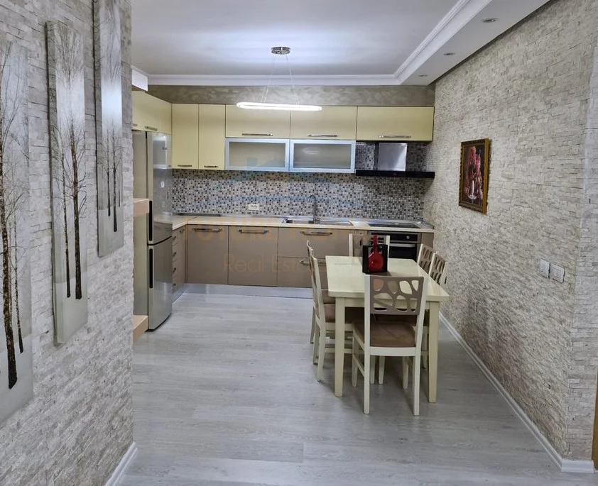 Tirane, shes apartament 3+1+Ballkon Kati 3, 126 m² 219.000 € (Porcelan)
