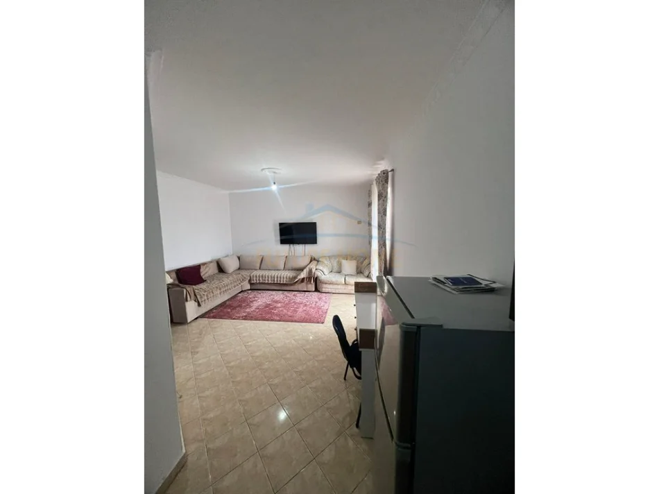 Tirane, jepet me qera apartament 2+1 Kati 8, 71 m² 400 € (Pallati Nela 6, Yzberisht)
