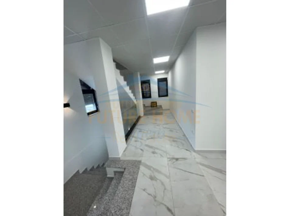 Tirane, jepet me qera ambjent biznesi , 350 m² 3.500 € (teg)