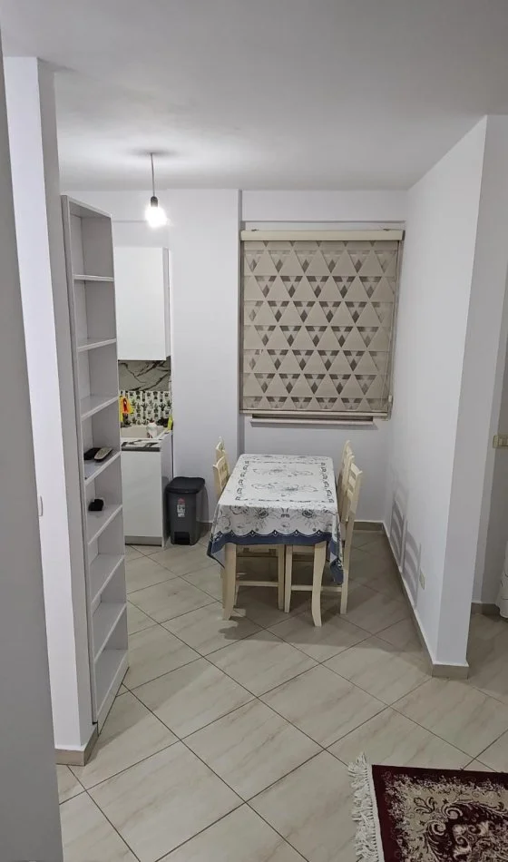 Tirane, jepet me qera apartament 1+1 Kati 3, 63 m² 400 € (Rruga Veli Dedi)