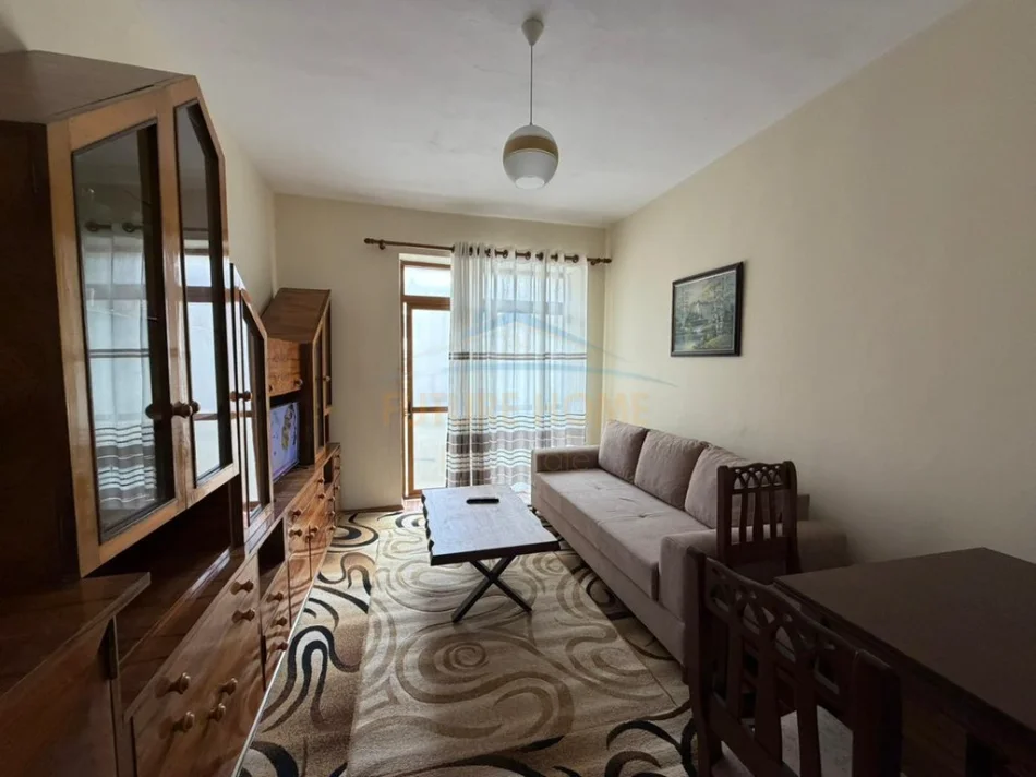 Tirane, jepet me qera apartament 1+1 , 45 m² 550 € (Apartament 1+1, Gjimnazi Petro Nini Luarasi, Tirane)