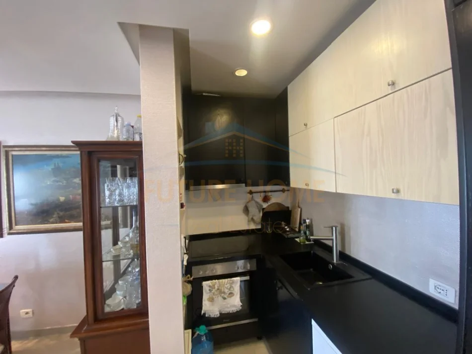 Tirane, shes apartament 3+1+Ballkon Kati 9, 98 m² 270.000 € (Kompleksi Kontakt)