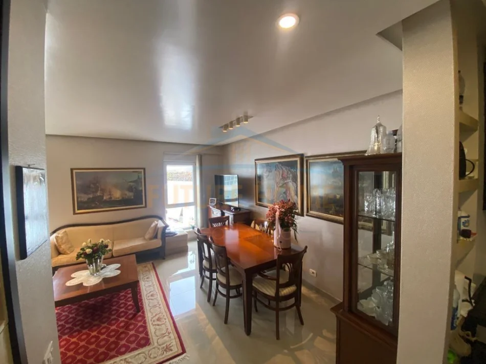 Tirane, shes apartament 3+1+Ballkon Kati 9, 98 m² 270.000 € (Kompleksi Kontakt)