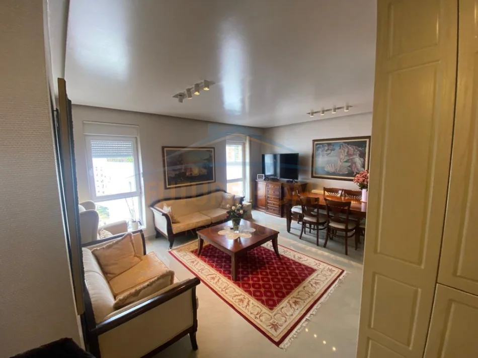 Tirane, shes apartament 3+1 Kati 9, 98 m² 290.000 € (21 Dhjetor)