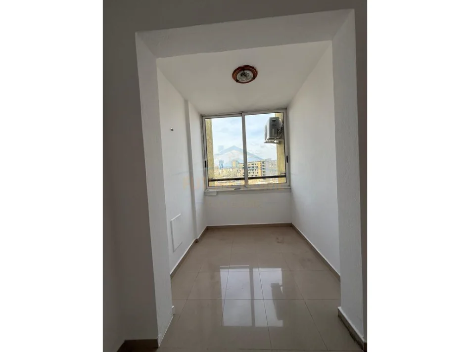 Tirane, jepet me qera ambjent biznesi Kati 8, 104 m² 800 € (Rruga e Kosovareve, Tirane)