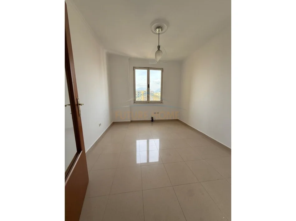 Tirane, jepet me qera ambjent biznesi Kati 8, 104 m² 800 € (Rruga e Kosovareve, Tirane)