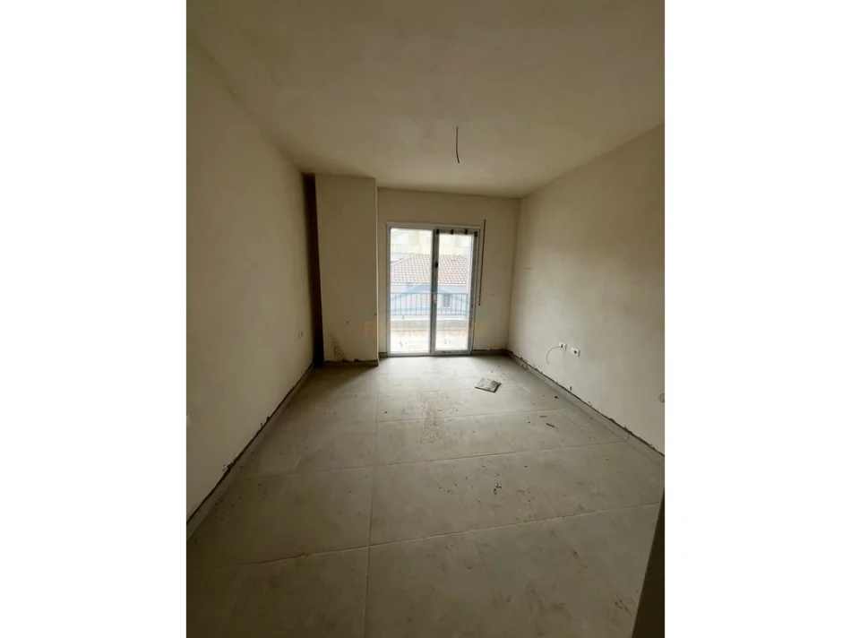 Tirane, shitet apartament 2+1+Ballkon Kati 1, 116 m² 198.000 € (5 Maji)
