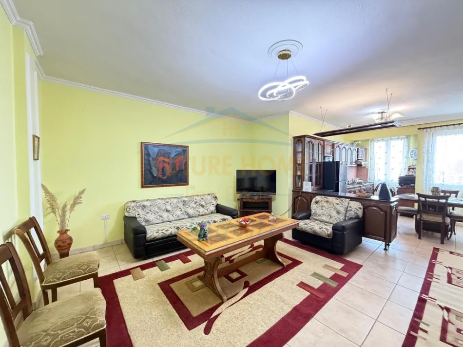 Tirane, shitet apartament 2+1+2+Ballkon Kati 8, 106 m² 276.000 € (Pazari i Ri)