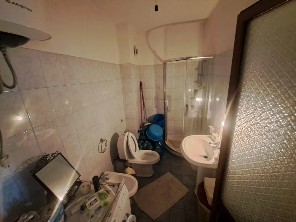 Tirane, jepet me qera 2+1+Ballkon Kati 7, (yzberisht)