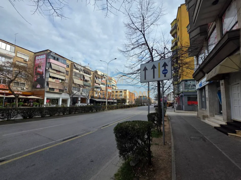 Tirane, shitet apartament 1+1 Kati 2, 56 m² 158.000 € (Rruga Muhamet Gjollesha, pranë Hotel Mondial,)