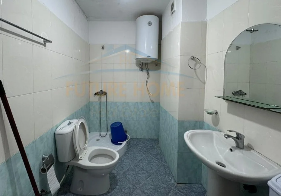 Tirane, jepet me qera apartament 1+1+Ballkon Kati 5, 72 m² 335 € (fresku)