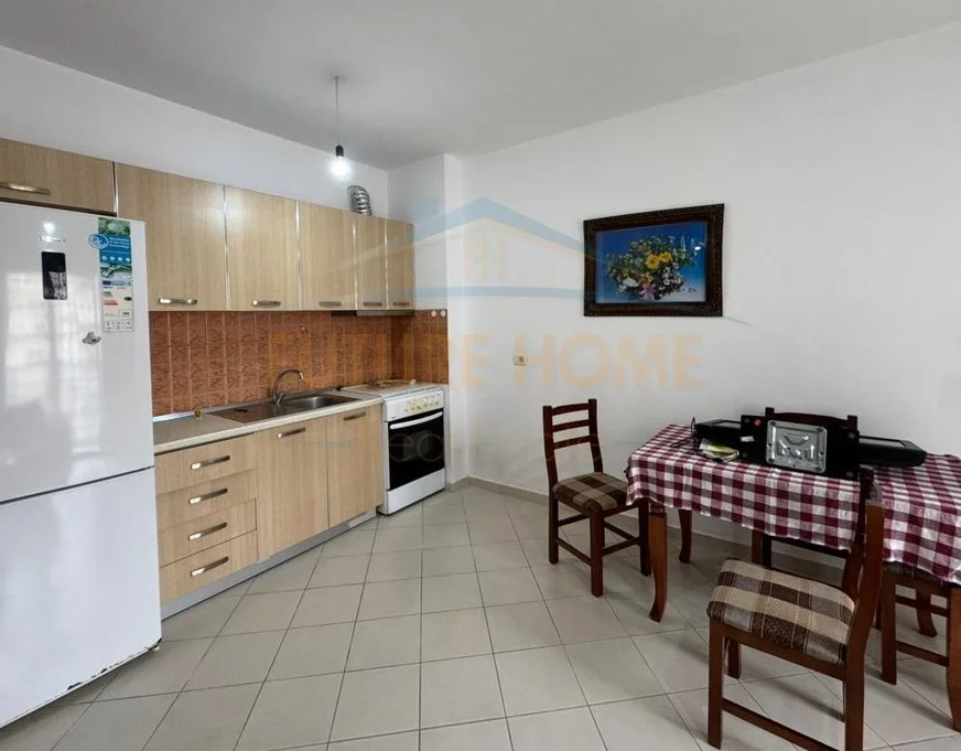 Tirane, jepet me qera apartament 1+1+Ballkon Kati 5, 72 m² 335 € (fresku)
