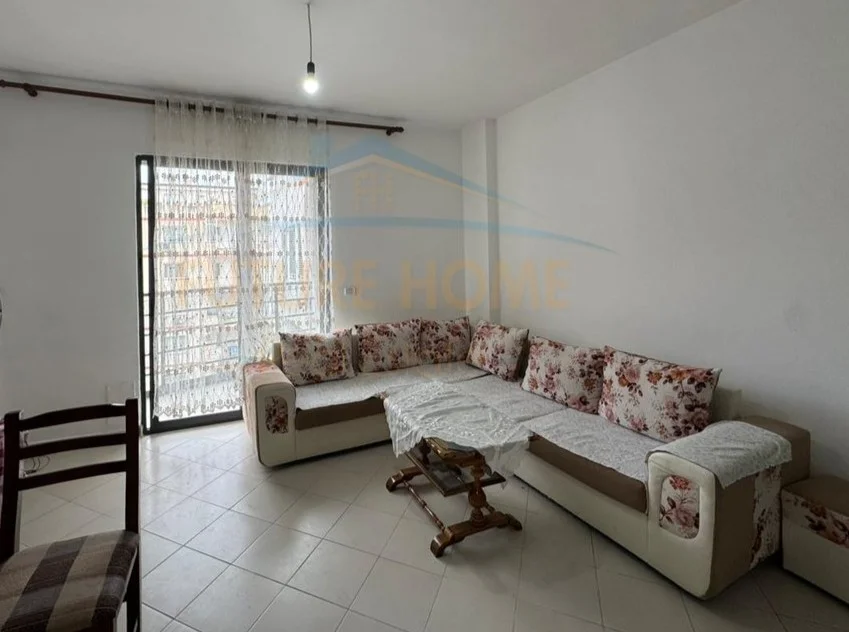 Tirane, jepet me qera apartament 1+1+Ballkon Kati 5, 72 m² 335 € (fresku)