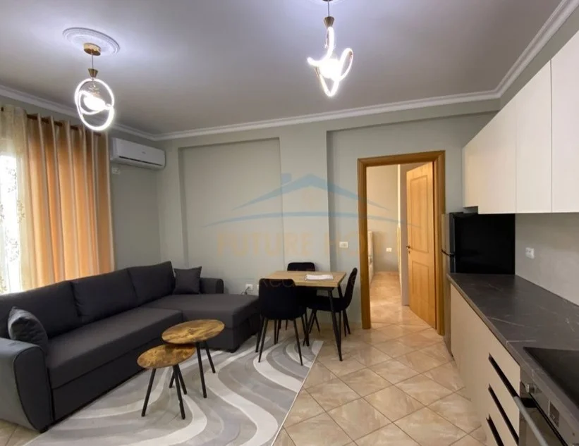 Tirane, jepet me qera 2+1 Kati 7, 90 m² 600 € (Unaza e re)