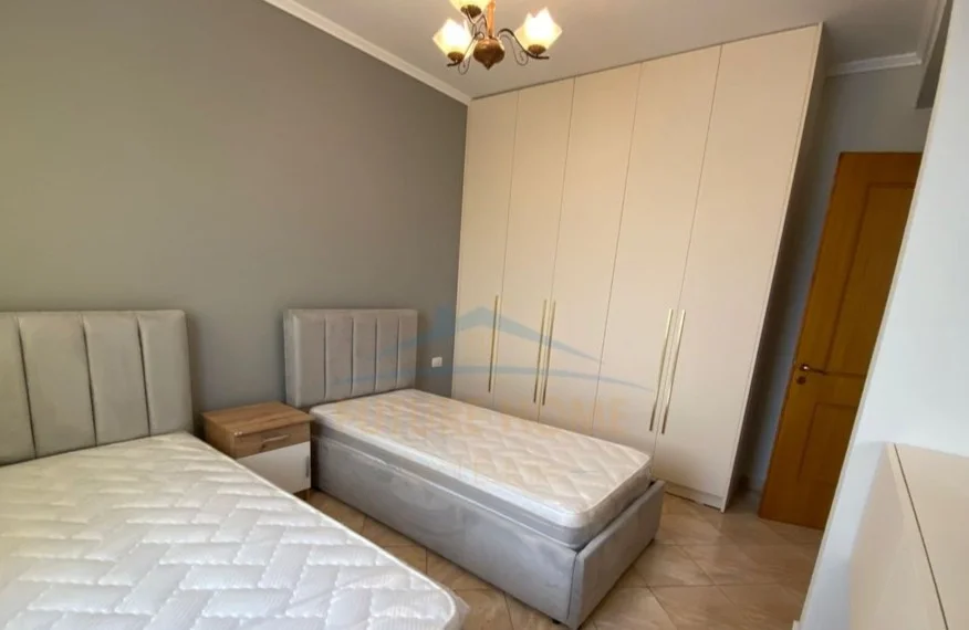 Tirane, jepet me qera 2+1 Kati 7, 90 m² 600 € (Unaza e re)