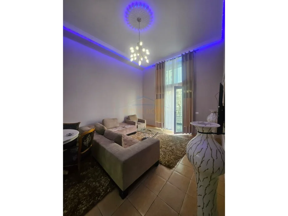 Tirane, shitet apartament 2+1 Kati 1, 145 m² 232.000 € (Yzberisht)