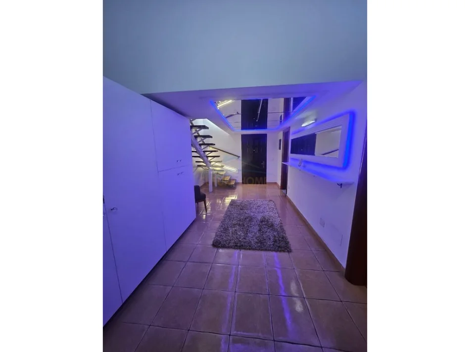 Tirane, jepet me qera apartament 2+1 Kati 1, 145 m² 500 € (Yzberisht)