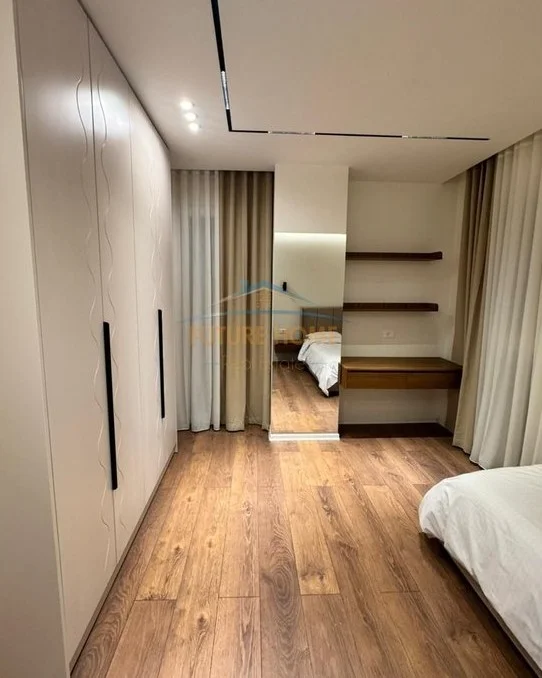 Tirane, jepet me qera apartament 2+1 Kati 4, 80 m² 850 € (xhamlliku)