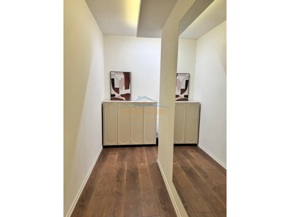 Tirane, jepet me qera apartament 2+1+Ballkon Kati 4, 80 m² 900 € (Oxhaku)