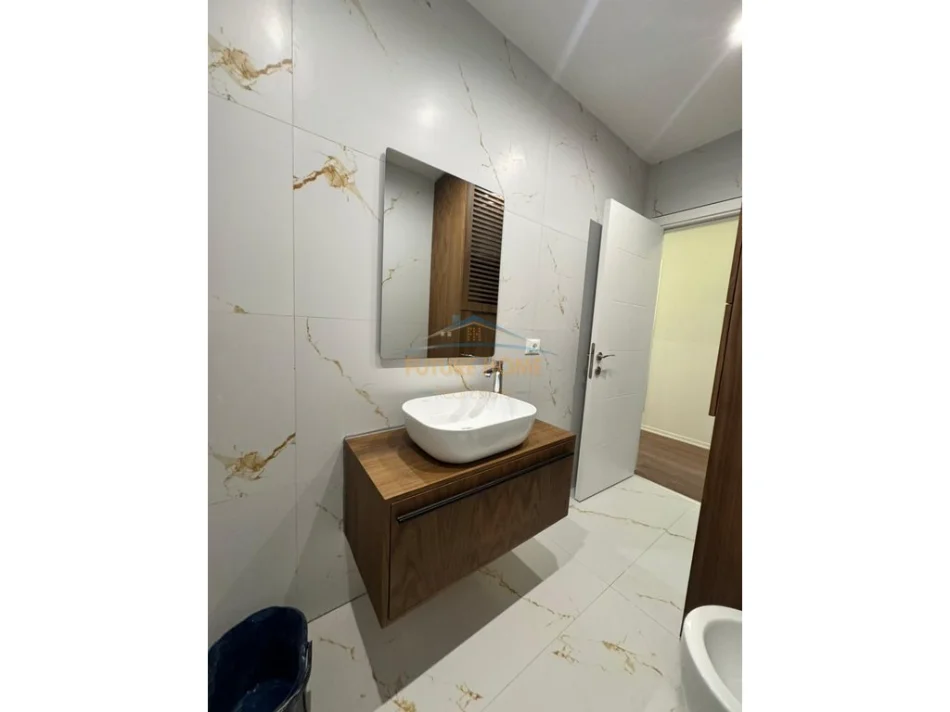 Tirane, shitet apartament 2+1 Kati 4, 79 m² (Xhamllik)
