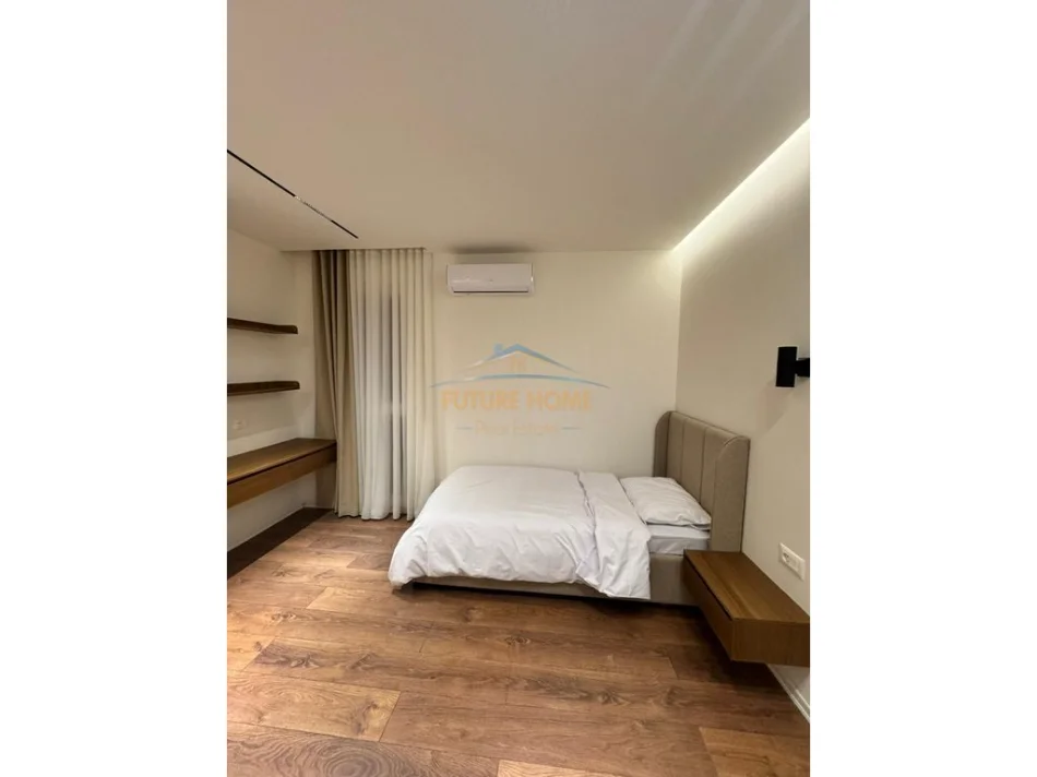 Tirane, jepet me qera apartament 2+1+Ballkon Kati 4, 80 m² 900 € (Oxhaku)