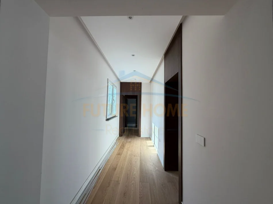 Durres, shitet apartament 2+1+Aneks+Ballkon Kati 3, 259 m² 330.000 € 