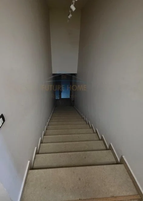 Tirane, jepet me qera ambjent biznesi Kati 1, 306 m² 3.400 € (Sheshi Skenderbej)