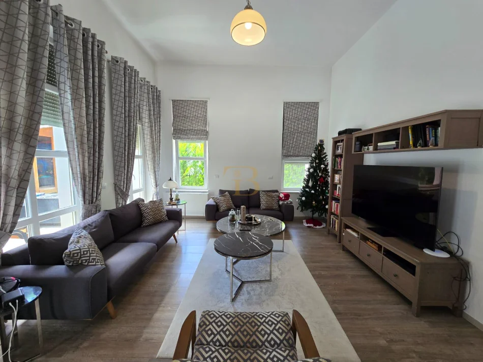 Tirane, shitet Vile 3 Katshe Kati 0, 391 m² 1.600.000 € (prane Tegut)
