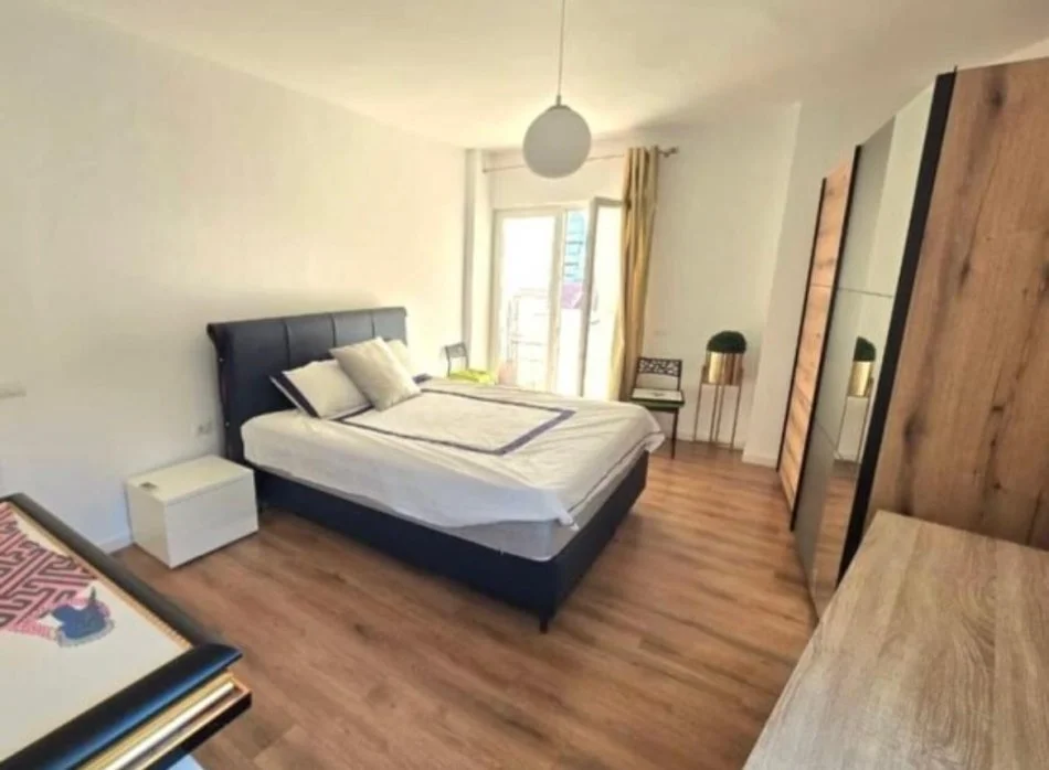 Tirane, shitet apartament 2+1+Ballkon Kati 7, 115 m² 259.000 € (komuna e parisit)