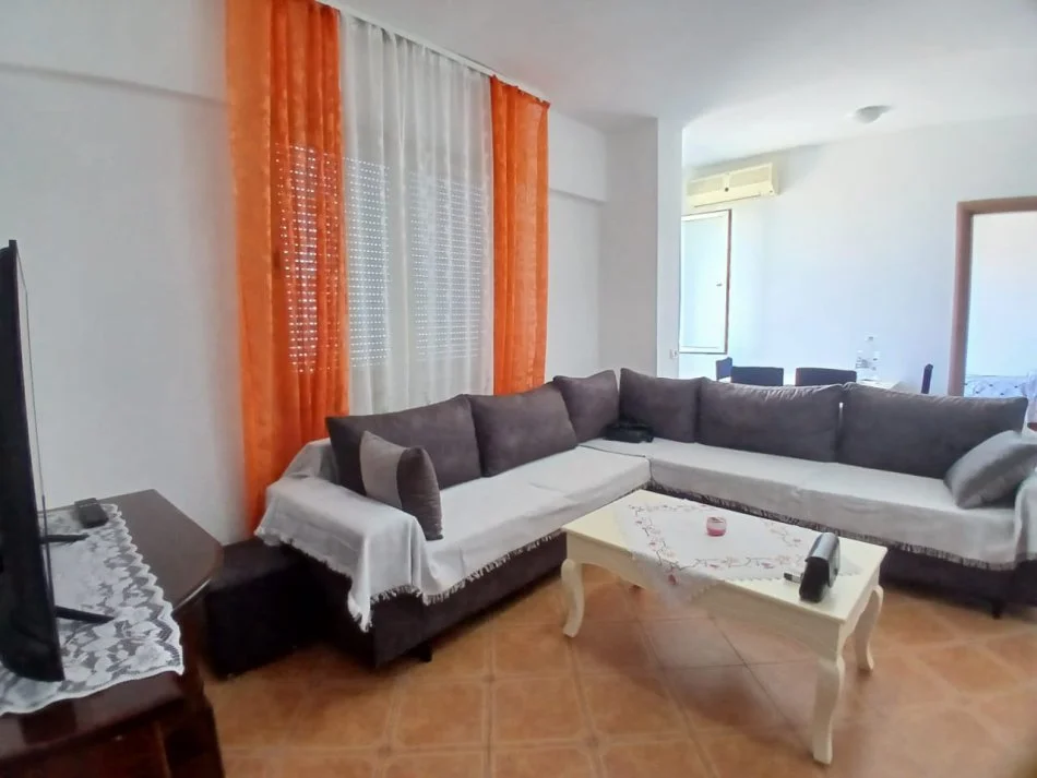 Tirane, jepet me qera apartament 2+1+Ballkon Kati 10, 100 m² 600 € 