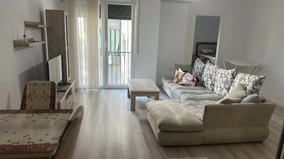 Tirane, jepet me qera apartament 1+1 Kati 4, 85 m² 500 € (5 Maji mbrapa Concord Center)