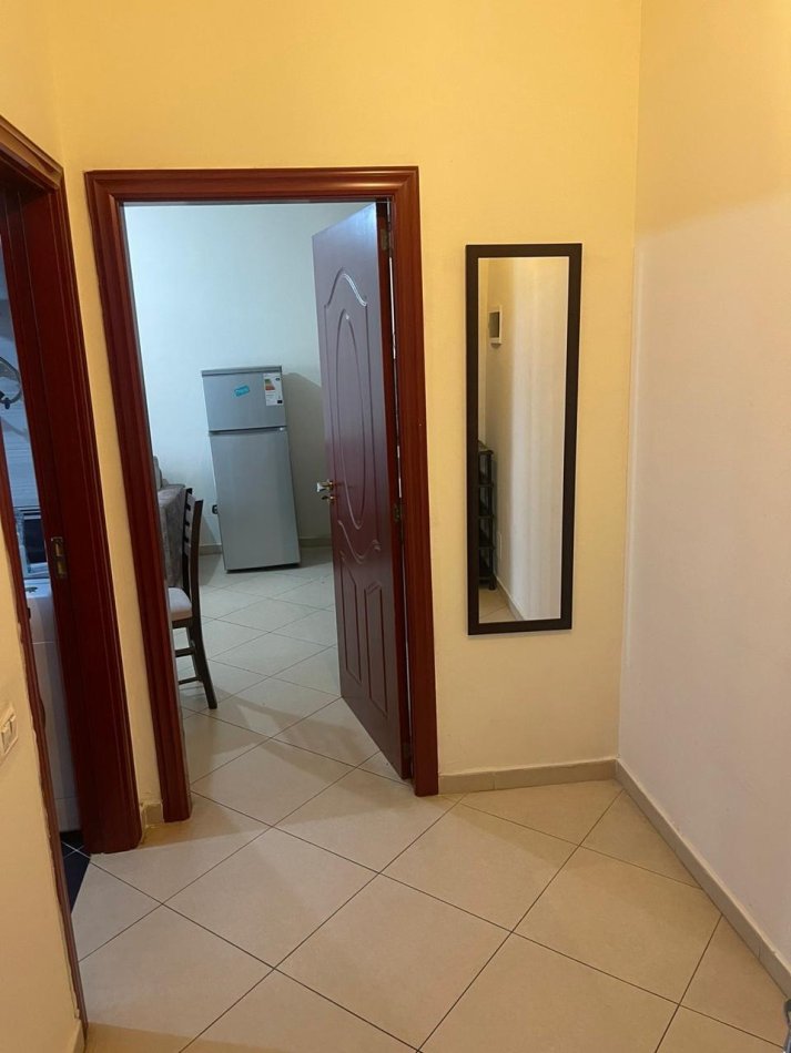 Tirane, jepet me qera apartament 1+1 Kati 2, 63 m² 400 € (Rr. Teodor Keko)