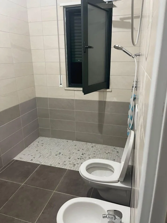 Tirane, shitet apartament 2+1+Ballkon Kati 1, 108 m² 184.450 € (Unaza e re Teodor keko)