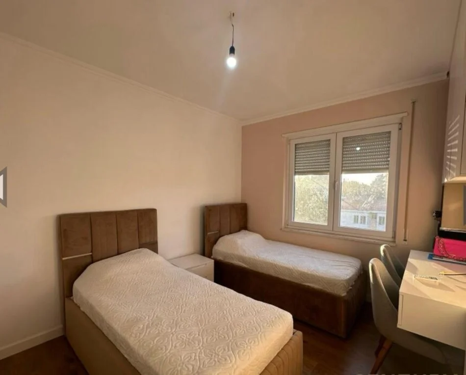 Tirane, jepet me qera apartament 2+1 Kati 4, 110 m² 1.000 € 