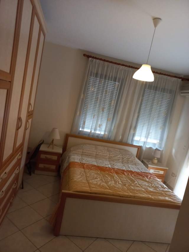 Tirane, jepet me qera apartament 2+1+BLK Kati 4, 100 m² 600 Euro