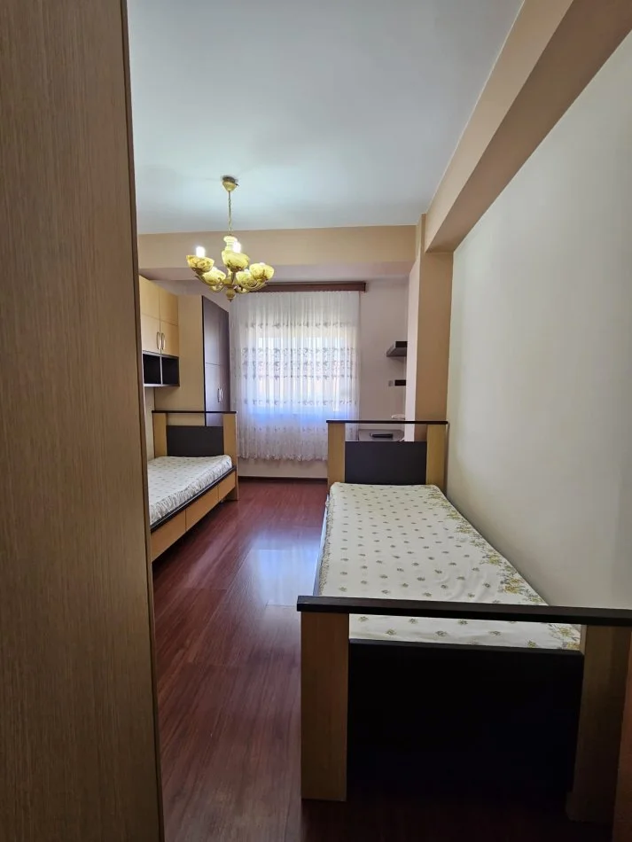 Tirane, jap me qera apartament 2+1 Kati 4, 104 m² 500 € (Rruga Eduard Mano)