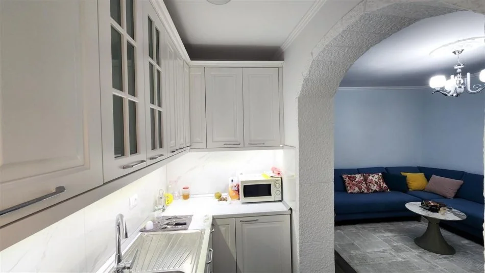 Tirane, jepet me qera apartament 1+1+Ballkon Kati 3, 52 m² 500 € (Shkolla e Baletit)