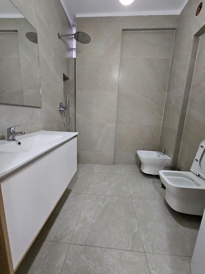 Tirane, shitet apartament 2+1+Ballkon Kati 3, 97 m² 234.000 € (Rruga Mine Peza)