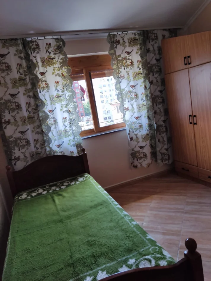 Tirane, jepet me qera apartament 1+1 Kati 5, 60 m² 380 € (Kryqezimi i Siri Kodres)