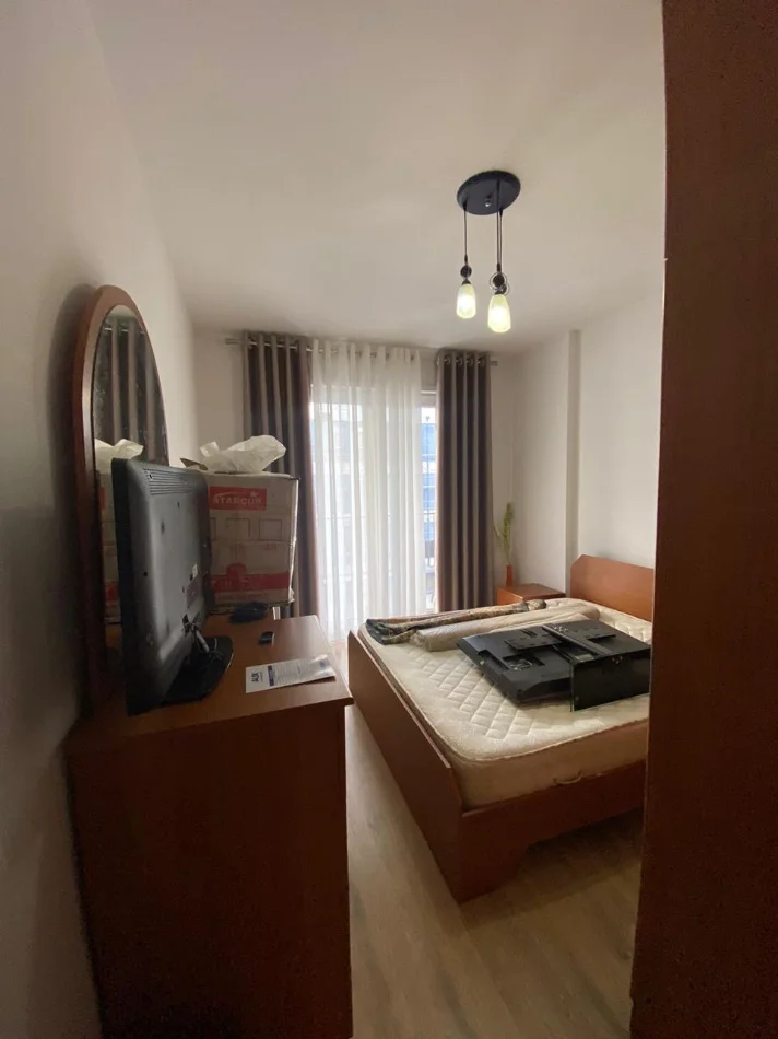 Tirane, jepet me qera apartament 2+1+Ballkon Kati 7, 400 € 
