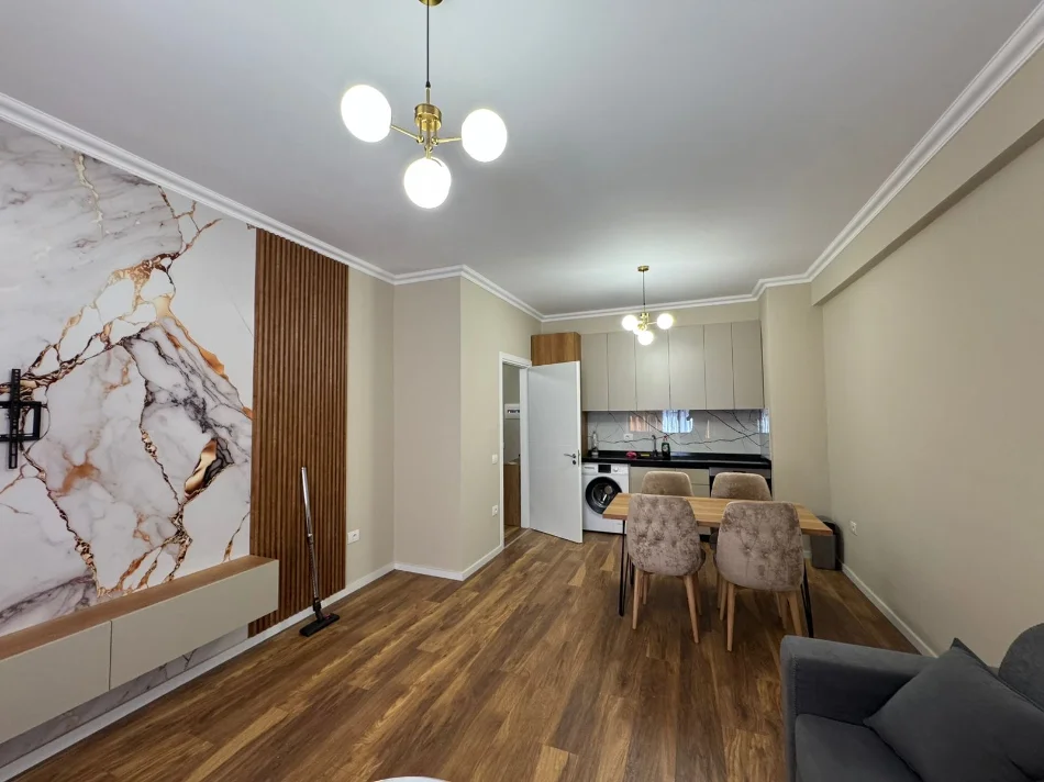 Tirane, jepet me qera apartament 1+1 , 70 m² 500 € 