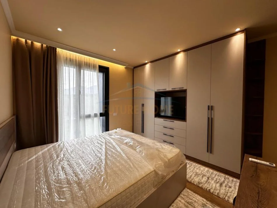 Tirane, jepet me qera apartament 2+1+Aneks+Ballkon Kati 1, 116 m² 1.200 € (liqeni i thate)